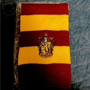Harry Potter gryffindor scarf